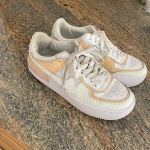 Nike AF1 Shadow SE in spruce aura/white-sail-black